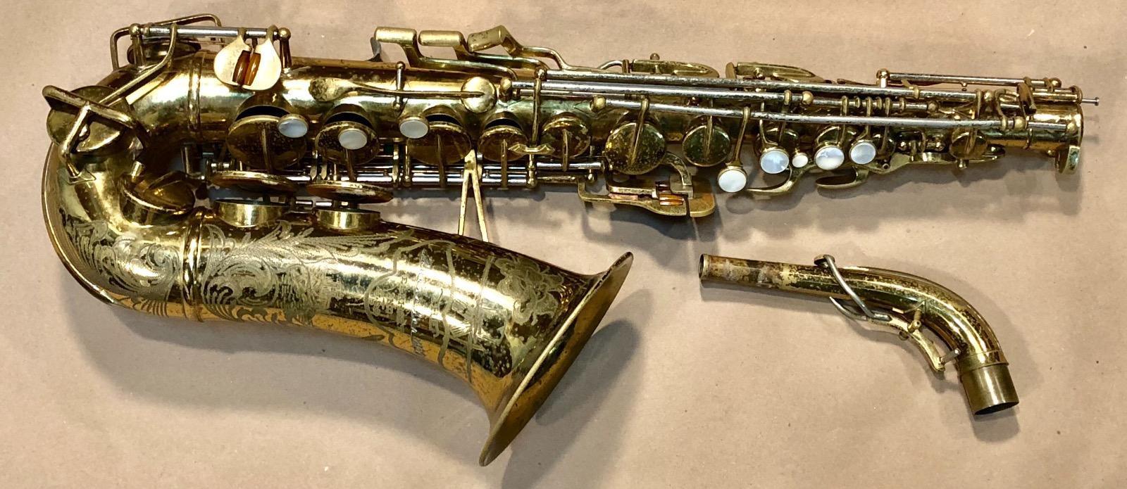 VG Condition, Original Lacquer 1949 BUESCHER 400 ALTO- Tophat & Cane