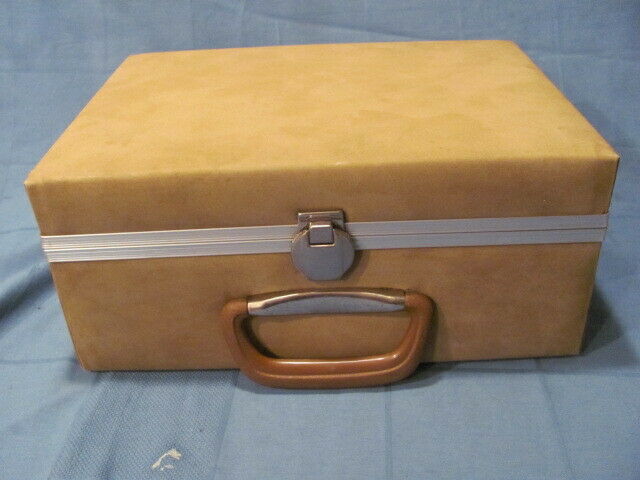 VINTAGE...8-Track tape storage box/carrying case Tan (holds 24)