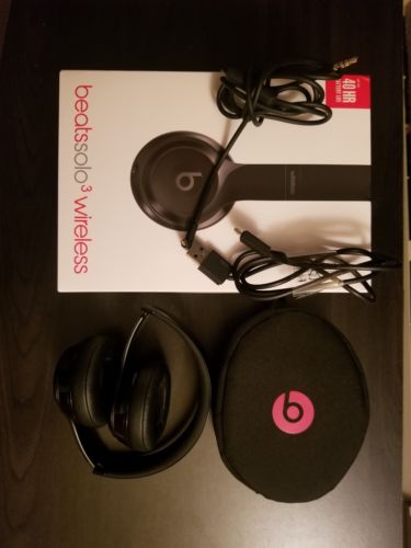 Beats by Dr. Dre Solo3 Wireless Over the Ear Headphones - Gloss Black