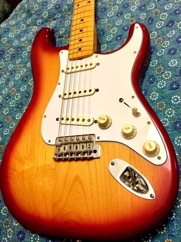 NEAR MINT Fender Stratocaster '62 Reissue Crafted in Japan '05, 7.5