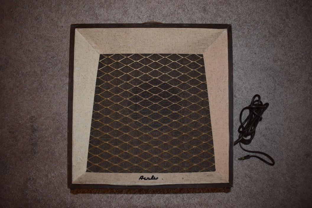 VINTAGE MONTGOMERY WARD AIRLINE TUBE AMPLIFIER