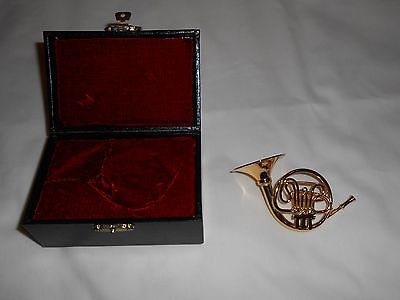 MINATURE MUSICAL INSTRUMENT FRENCH HORN