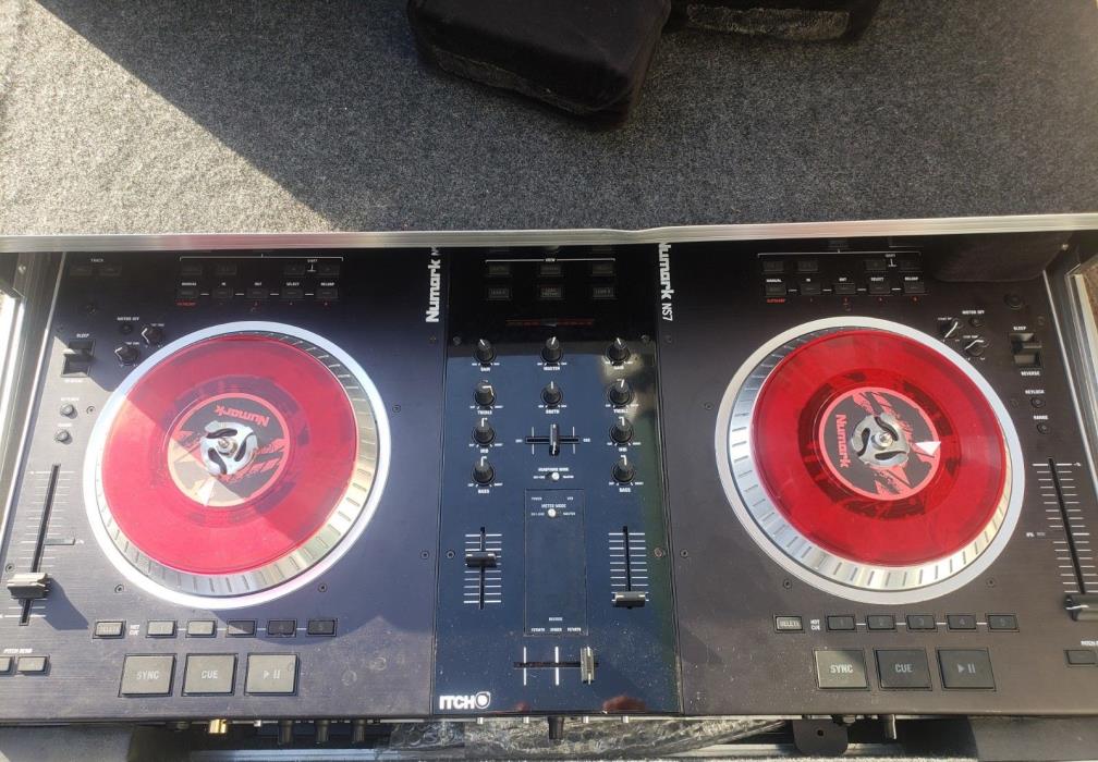 Numark NS7 with Odyssey Travel Case