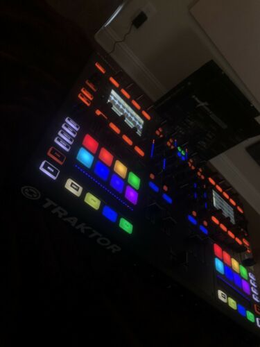 Native Instruments TRAKTOR KONTROL S8