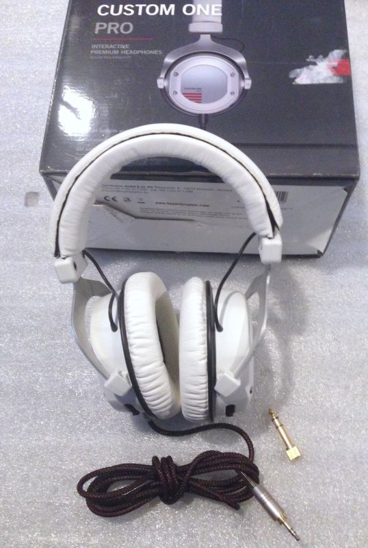 BEYERDYNAMIC CUSTOM ONE PRO CLOSED-STUDIO HEADPHONES WHITE + CUSTOM CABLE