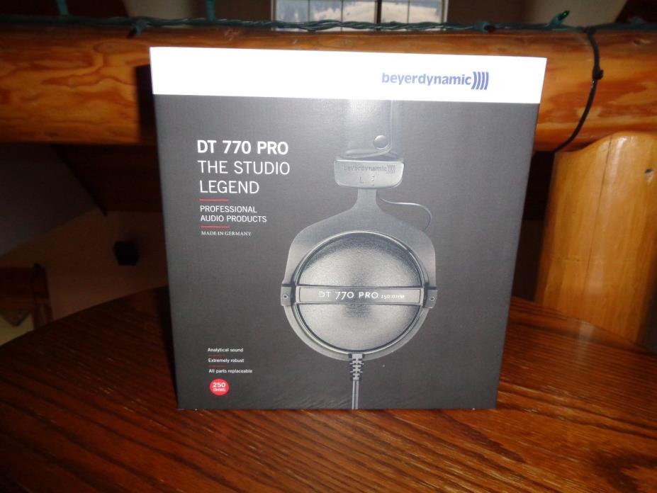 Beyerdynamic DT 770 PRO 250 ohm studio  headphones