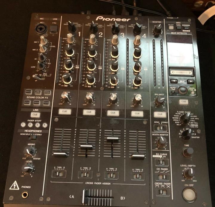 BUNDLE Pioneer DJM-900 NEXUS Professional DJ Mixer with QSC KW 153 Speakers