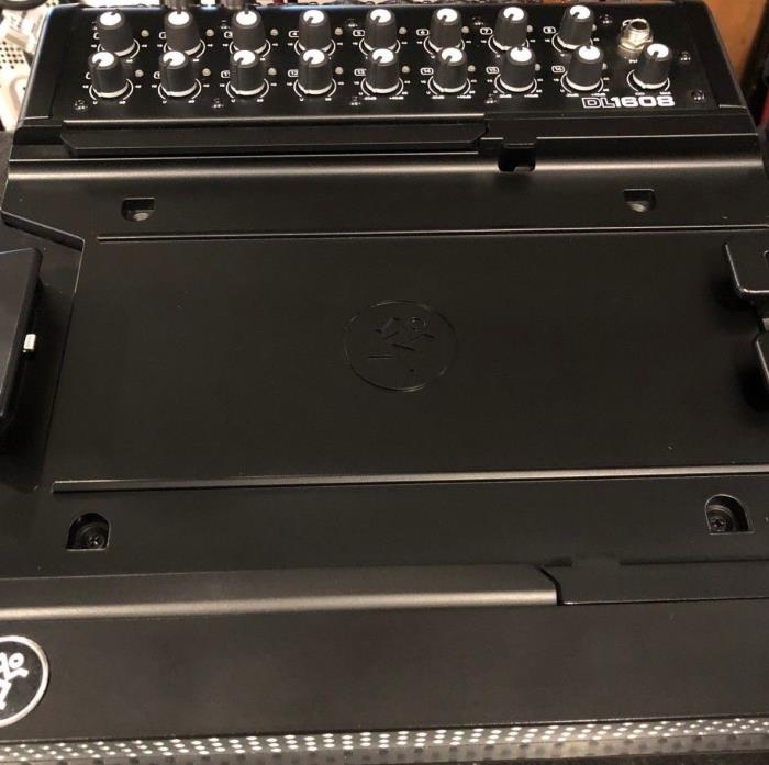 Mackie DL1608 16 Channel Digital Mixer Ipad Lightning