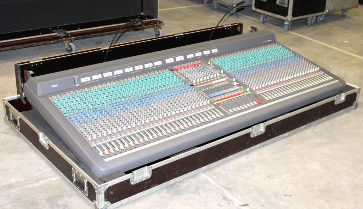Yamaha PM3500  52 ch Audio Mixer Console with Road Case