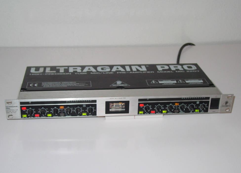 BEHRINGER Ultragain Pro MIC2200 Audiophile Vacuum Tube Microphone/Preamplifier