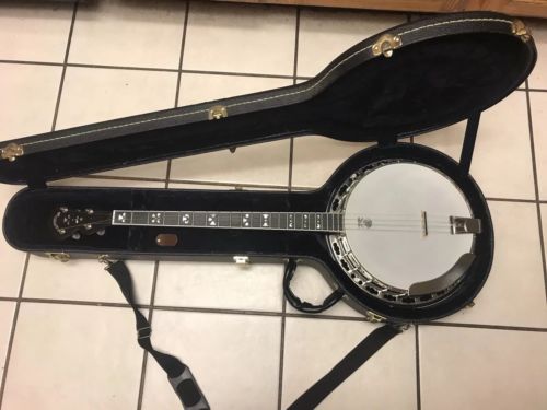 DEERING PLECTRUM MAPLE BLOSSOM 4 STRING BANJO W/FINGERBOARD & ORIGINAL CASE.
