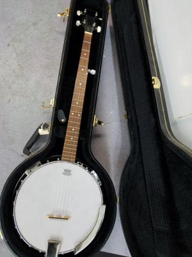 Johnson 5 string Banjo JB- 100 Pre Owned Excellent Condition with Case