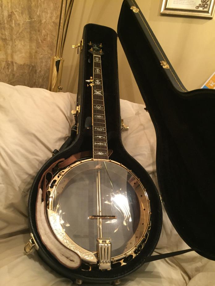 Hohner 5 String Banjo w/Gold Plated 5th String Banjo Capo and Hard Shell Case