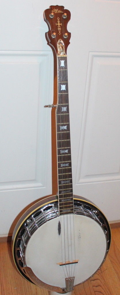 Aria 911C Deluxe Professional 5 String Banjo with original Hard Shell Case