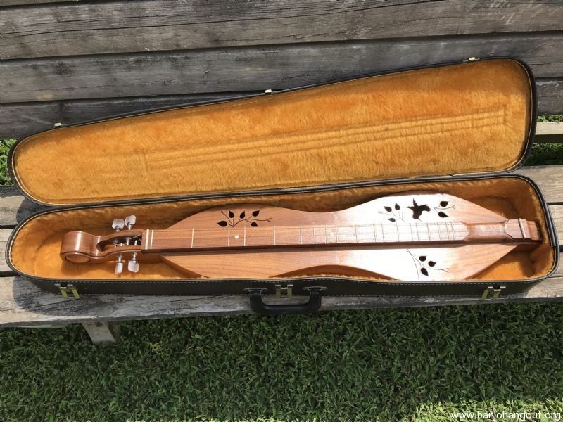 Walnut valley dulcimer Co. hourglass dulcimer made in U.S.A.
