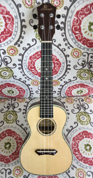 Spruce/ Rosewood Concert Ukulele w/Gigbag