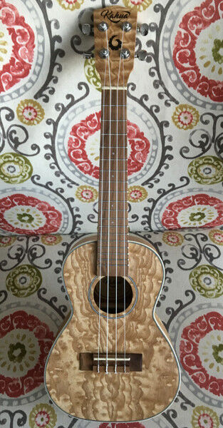 Burled Ash Concert Ukulele w/Gigbag