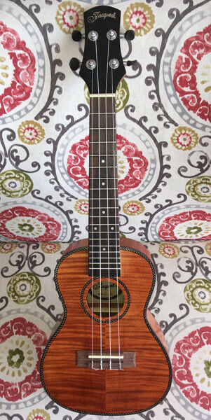 Natural Flamed Maple Concert Ukulele w/ Gigbag