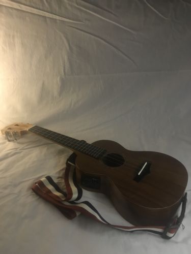 Hankey Concert Size Acoustic/Electric Ukulele + Automatic Tuner