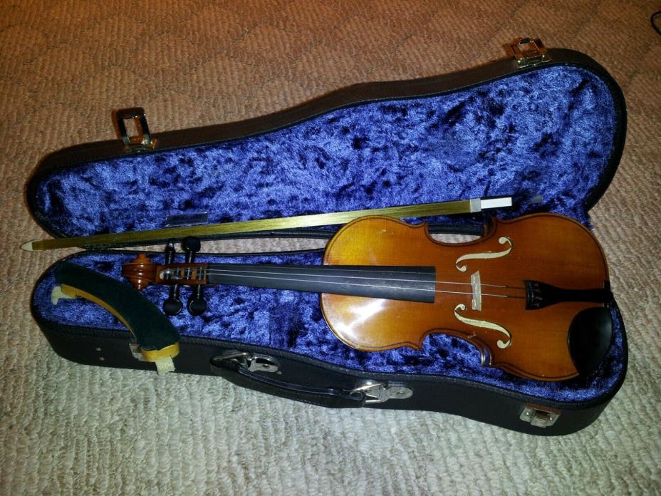 Suzuki violin 1/8 size with bow and case No.220 / Year 1978