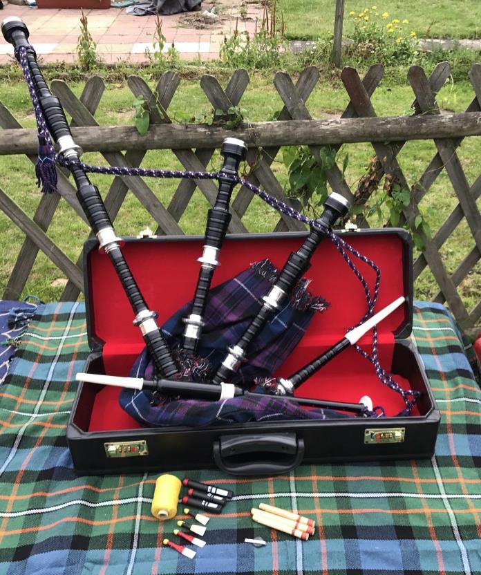 Great Highland Bagpipe Black Silver/Highland Bagpipe Rosewood Finish, Reeds
