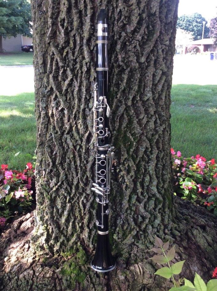 SELMER BUNDY. DELUXE STUDENT CLARINET