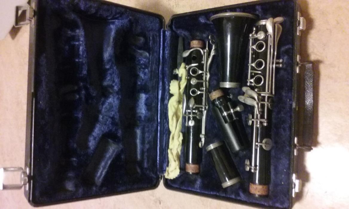 Bundy Clarinet model 577, Bb, resonite, by Selmer Company