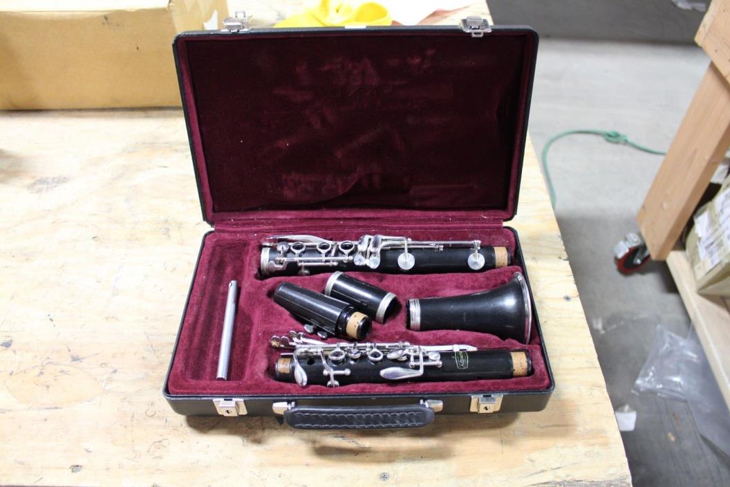 Bundy Resonite Clarinet IN THE CASE for parts or repair