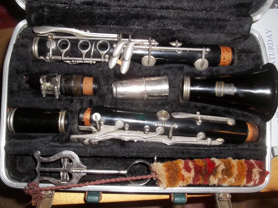 Selmer Bundy Resonite Clarinet with original Hard case Serial # 538227