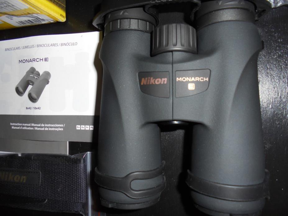 NIKON Monarch 3 , 10x42 binoculars, waferproof and fogproof , new in box w/acces