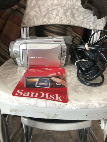 Sony Handycam DCR-HC65 Mini DV NTSC Digital Camcorder 120 X Zoom 3.5” Screen