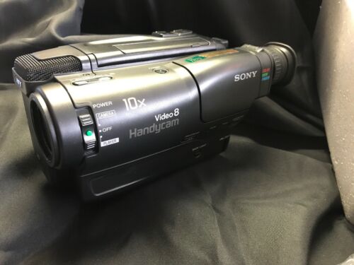Sony Handycam CCD-TR70 8mm Camcorder Player Video 8