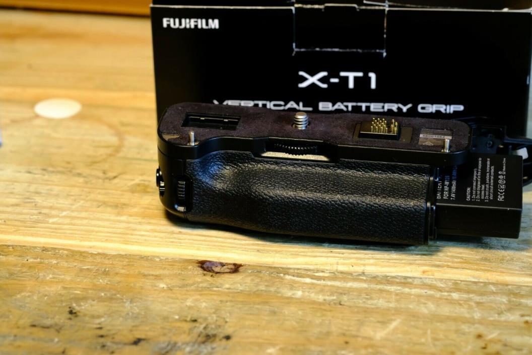 OEM Fujifilm VG-XT1 Vertical Battery Grip for Fuji X-T1 w/battery