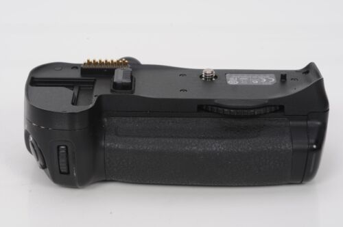 Genuine OEM Nikon MB-D10 Multi Power Battery Grip                           #604