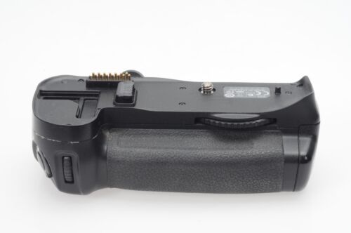 Genuine OEM Nikon MB-D10 Multi Power Battery Grip                           #875