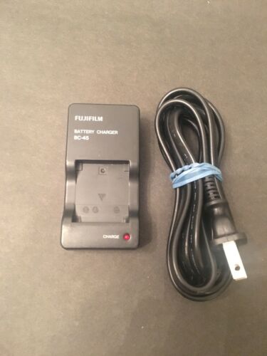 Fujifilm BC-45 AC Power Supply Adapter Charger Output: 4.2V DC 550mA          T1