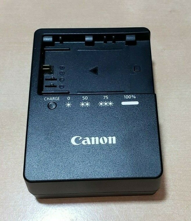 Canon LC-E6 Battery Charger (Genuine) w/ fold-away plug (North American)