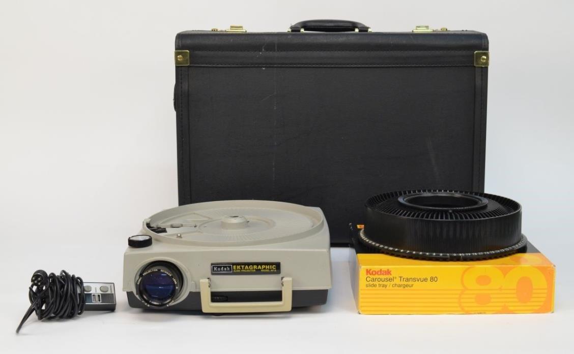 Kodak Ektagraphic AF-2 Slide Projector w/ Samsonite Case + Remote + Carousel