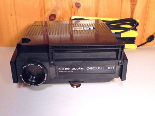 WORKING Kodak Pocket Carousel 300 with Remote; Slide Projector; Portable