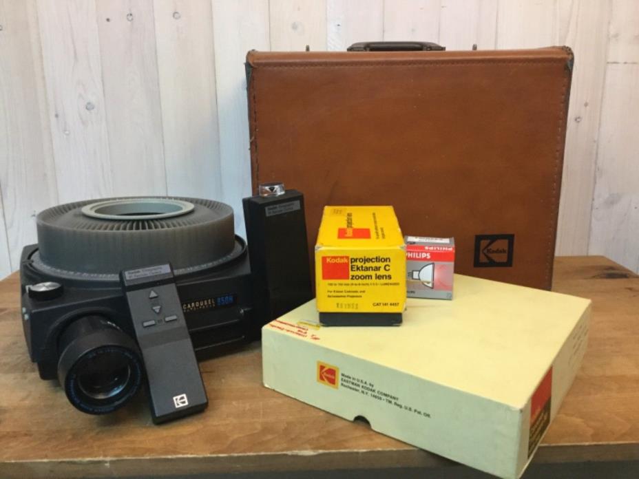 Vintage Kodak Carousel Auto-Focus 850 Slide Projector Remote Leather Carry Case