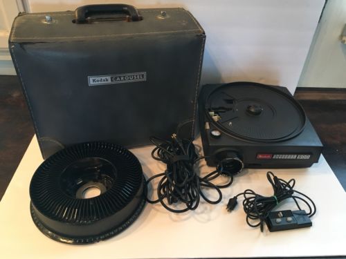 Vintage Kodak Carousel 800 Slide Projector w/Slide Tray, manual and Remote