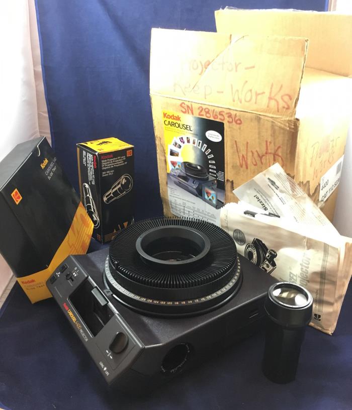 Kodak Carousel Projector Model 4400 works! Remote Carousel good Bulb extra lens