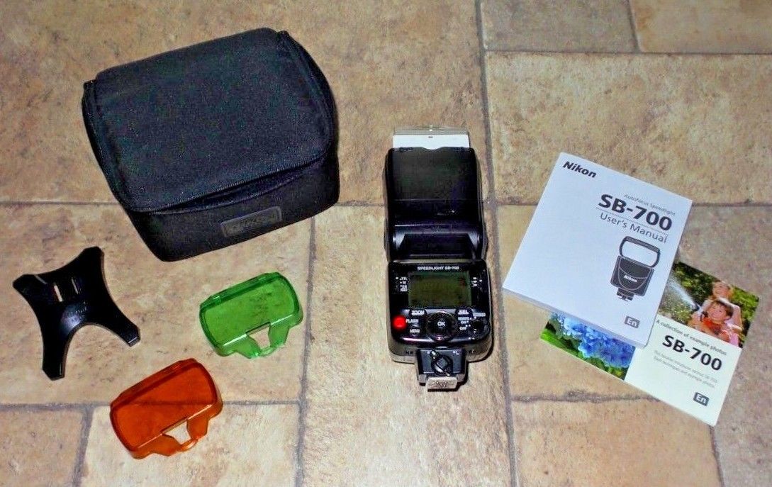 Nikon SB-700 Speedlight Shoe Mount Flash with Accessories for Parts or Repair