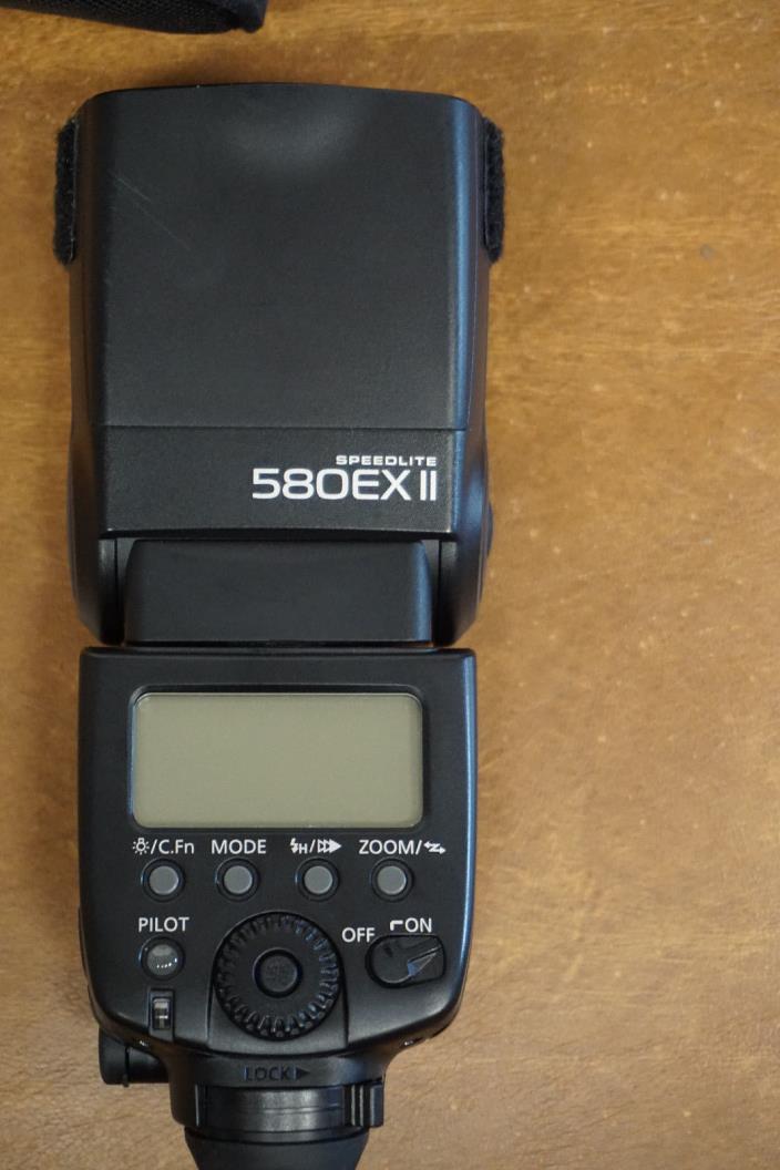 Canon Speedlite 580EX II Flash for Canon EOS Digital SLR Cameras 580EXii W/CASE