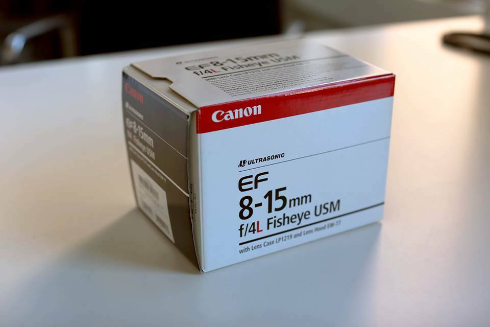 Canon EF 8-15mm f/4L Fisheye USM Fisheye Ultra-Wide Zoom Lens