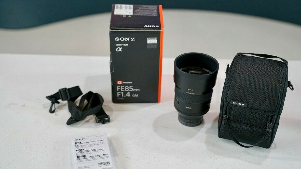 Sony G-Series 85mm F/1.4 GM FE Lens. Light use. Everything shown in pictures.