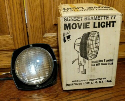 Vintage Top Mount Super Bright 8 Movie Light Model 877