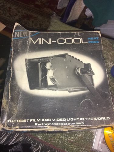 Cool Lux Mini Cool MR-16 Portable Film Video Light Fixture Heat Free