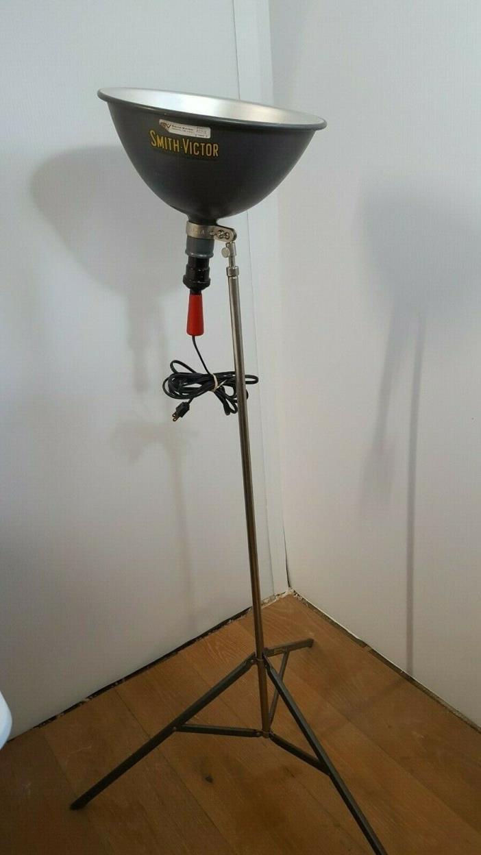 Smith Victor Photography Lamp A 12 UL with Extending Tripod S2 Vintage   951