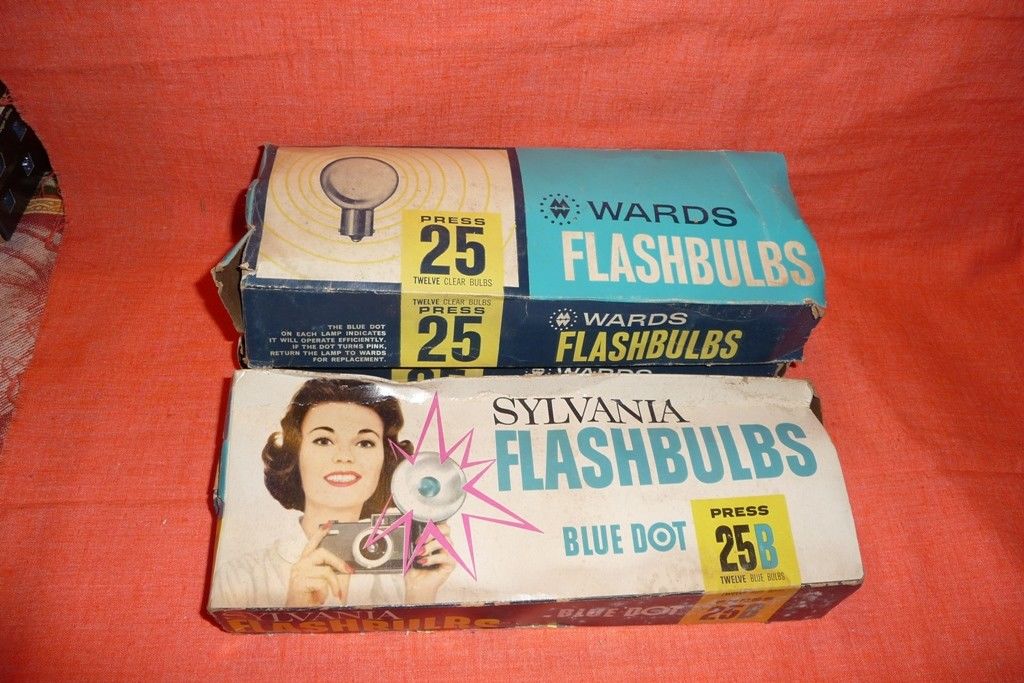 Vintage Lot of 1 SYLVANIA Press 25B Blue Dot 2 Wards Press 25 Flashbulbs NOS #3